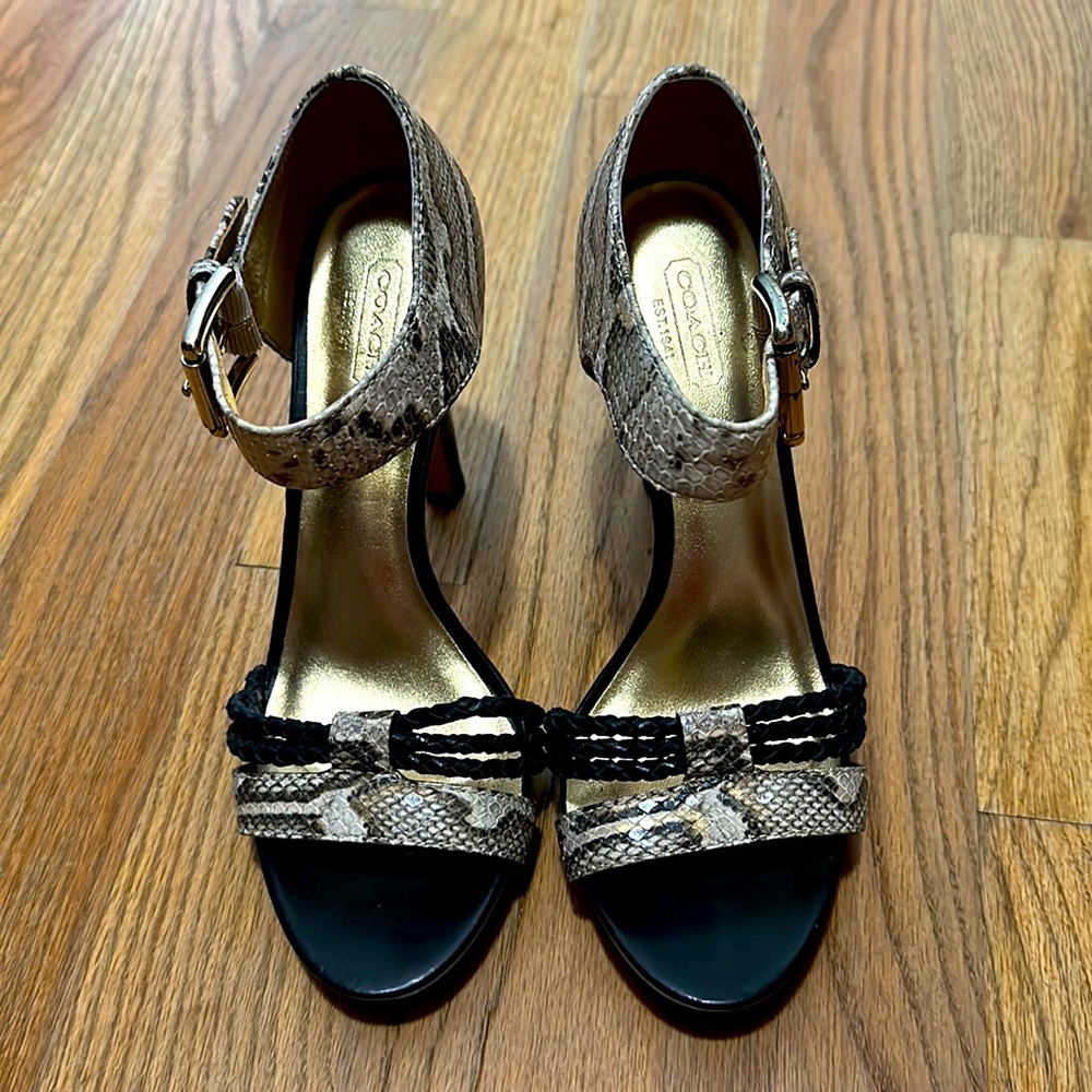 Coach heels snake print 7.5 used but good condition